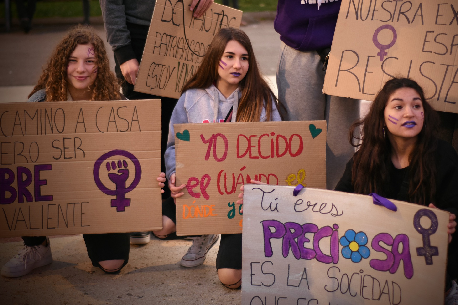 women demonstrating